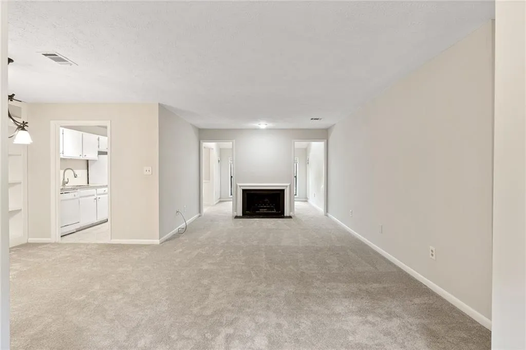 8740 Roswell Road Unit 3d, Sandy Springs, Georgia 30350, 3 Bedrooms Bedrooms, ,2 BathroomsBathrooms,Residential,Sold,8740 Roswell Road Unit 3d,6893851