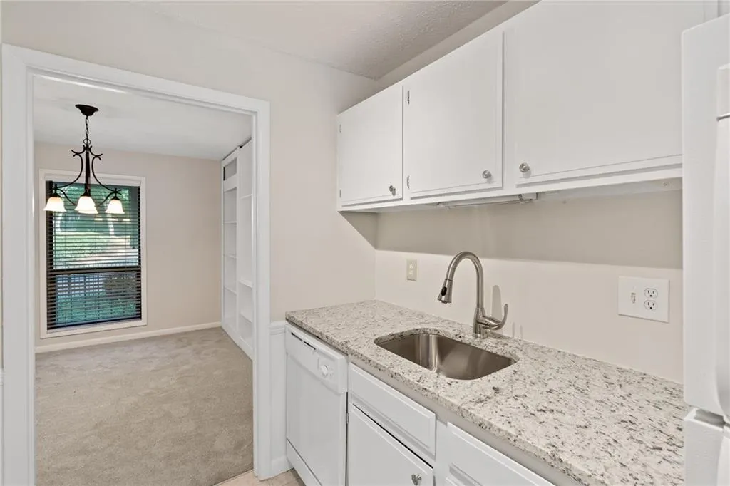 8740 Roswell Road Unit 3d, Sandy Springs, Georgia 30350, 3 Bedrooms Bedrooms, ,2 BathroomsBathrooms,Residential,Sold,8740 Roswell Road Unit 3d,6893851
