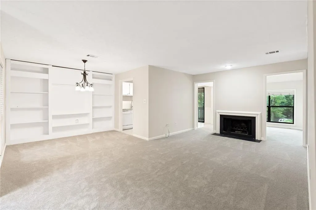 8740 Roswell Road Unit 3d, Sandy Springs, Georgia 30350, 3 Bedrooms Bedrooms, ,2 BathroomsBathrooms,Residential,Sold,8740 Roswell Road Unit 3d,6893851