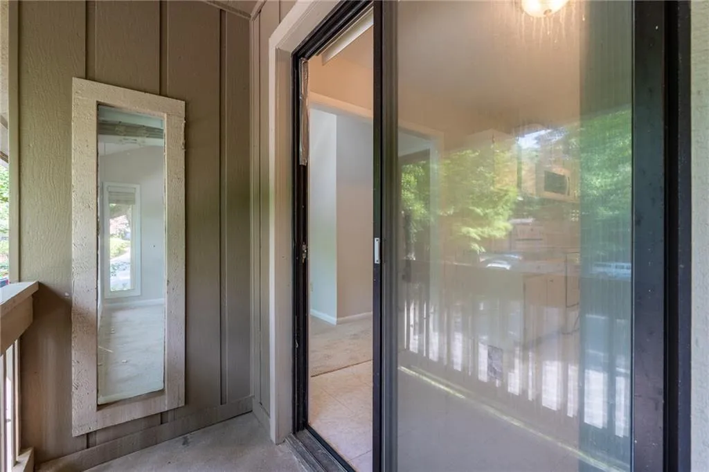 8740 Roswell Road Unit 3d, Sandy Springs, Georgia 30350, 3 Bedrooms Bedrooms, ,2 BathroomsBathrooms,Residential,Sold,8740 Roswell Road Unit 3d,6893851