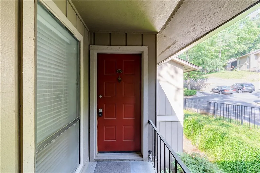 8740 Roswell Road Unit 3d, Sandy Springs, Georgia 30350, 3 Bedrooms Bedrooms, ,2 BathroomsBathrooms,Residential,Sold,8740 Roswell Road Unit 3d,6893851