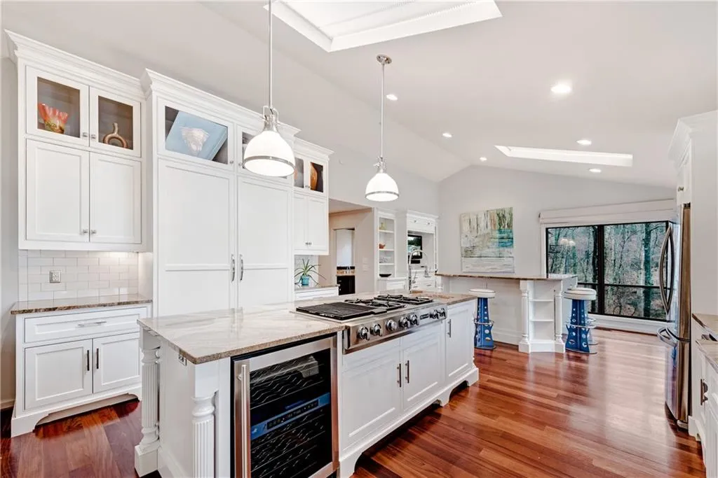 9615 Huntcliff Trace, Sandy Springs, Georgia 30350, 6 Bedrooms Bedrooms, ,5 BathroomsBathrooms,Residential,Sold,9615 Huntcliff Trace,6863764