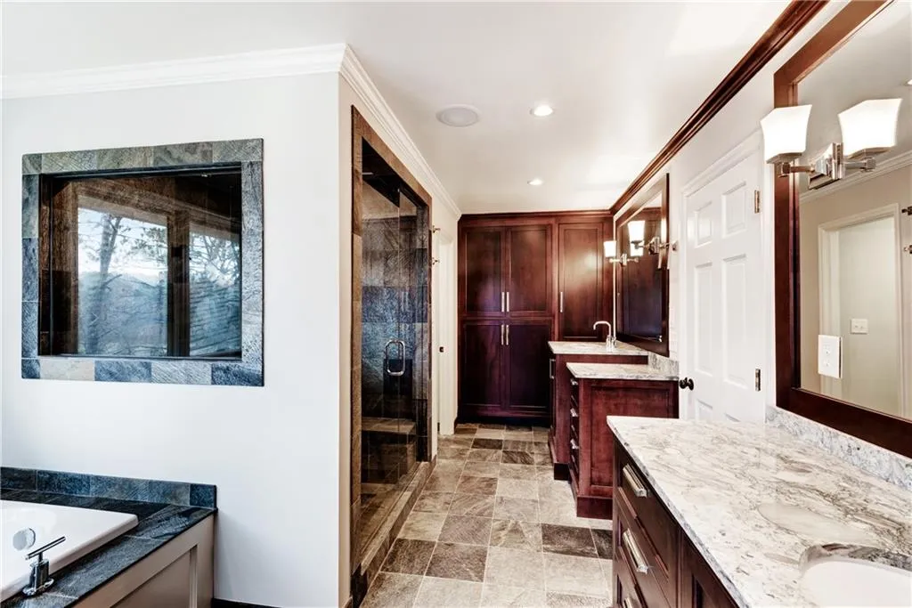 9615 Huntcliff Trace, Sandy Springs, Georgia 30350, 6 Bedrooms Bedrooms, ,5 BathroomsBathrooms,Residential,Sold,9615 Huntcliff Trace,6863764