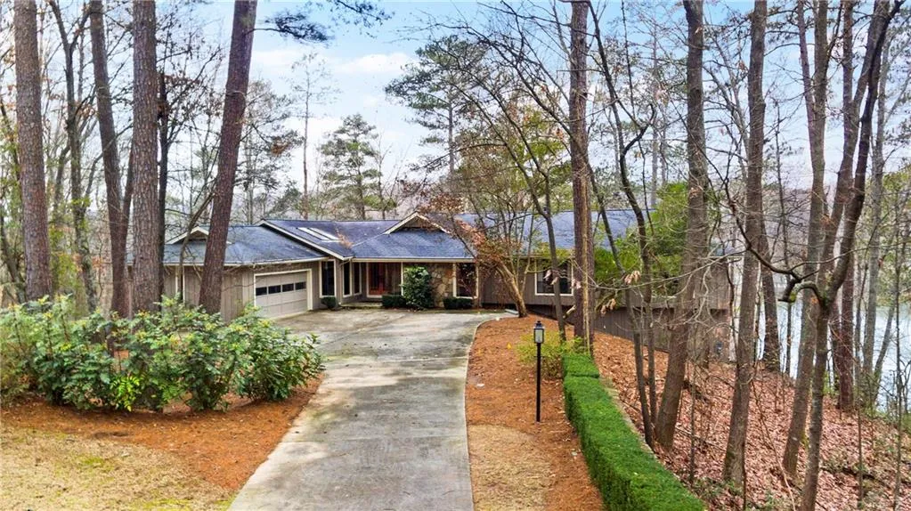 9615 Huntcliff Trace, Sandy Springs, Georgia 30350, 6 Bedrooms Bedrooms, ,5 BathroomsBathrooms,Residential,Sold,9615 Huntcliff Trace,6863764