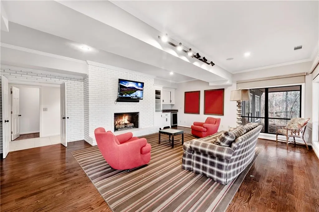 9615 Huntcliff Trace, Sandy Springs, Georgia 30350, 6 Bedrooms Bedrooms, ,5 BathroomsBathrooms,Residential,Sold,9615 Huntcliff Trace,6863764