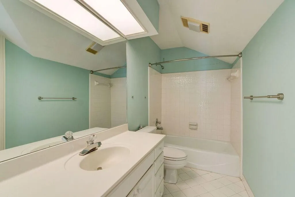 32 Ridgemere Trace, Sandy Springs, Georgia 30328, 5 Bedrooms Bedrooms, ,3 BathroomsBathrooms,Residential,Sold,32 Ridgemere Trace,5946452