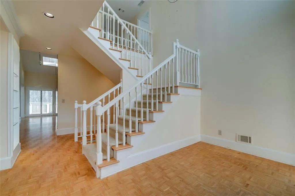 32 Ridgemere Trace, Sandy Springs, Georgia 30328, 5 Bedrooms Bedrooms, ,3 BathroomsBathrooms,Residential,Sold,32 Ridgemere Trace,5946452