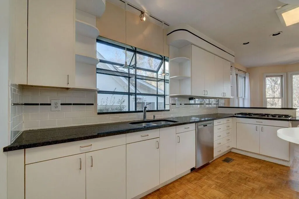 32 Ridgemere Trace, Sandy Springs, Georgia 30328, 5 Bedrooms Bedrooms, ,3 BathroomsBathrooms,Residential,Sold,32 Ridgemere Trace,5946452