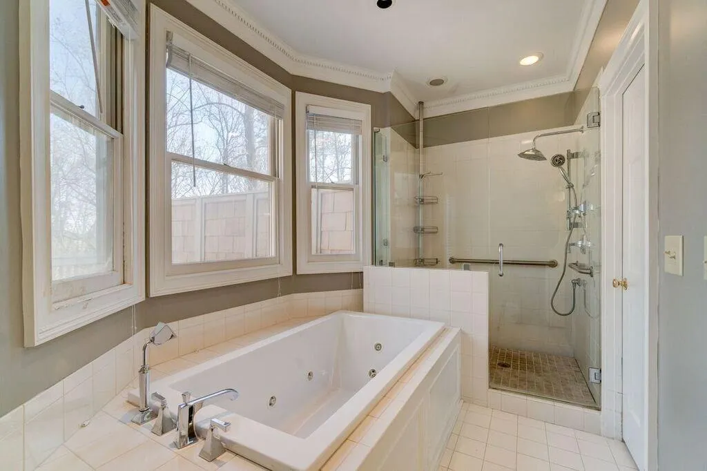 32 Ridgemere Trace, Sandy Springs, Georgia 30328, 5 Bedrooms Bedrooms, ,3 BathroomsBathrooms,Residential,Sold,32 Ridgemere Trace,5946452