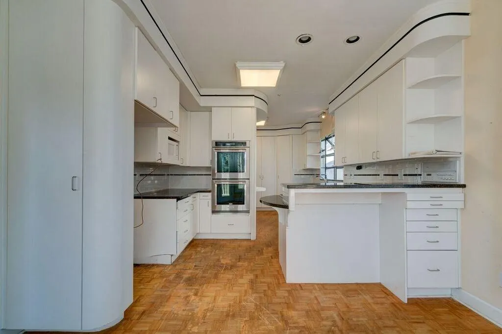 32 Ridgemere Trace, Sandy Springs, Georgia 30328, 5 Bedrooms Bedrooms, ,3 BathroomsBathrooms,Residential,Sold,32 Ridgemere Trace,5946452