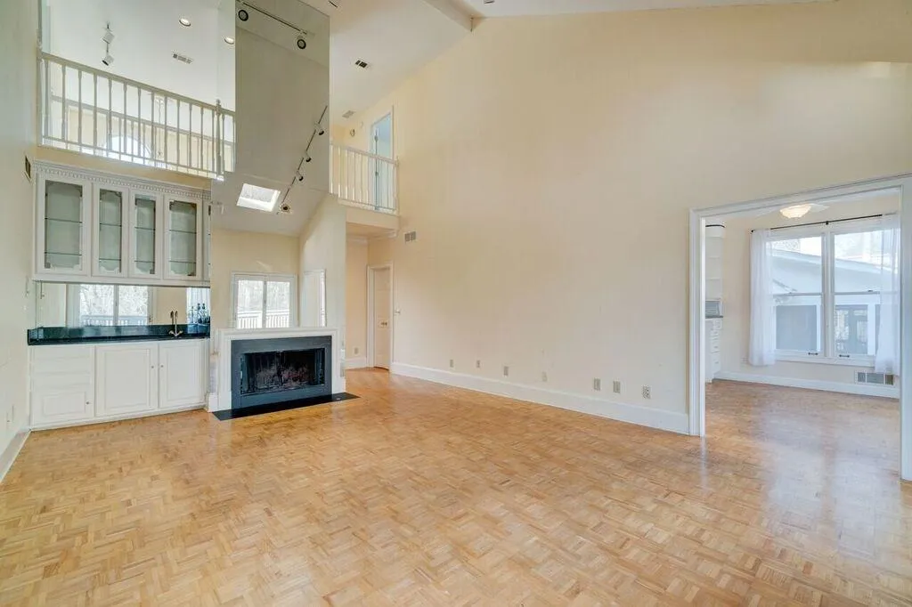 32 Ridgemere Trace, Sandy Springs, Georgia 30328, 5 Bedrooms Bedrooms, ,3 BathroomsBathrooms,Residential,Sold,32 Ridgemere Trace,5946452