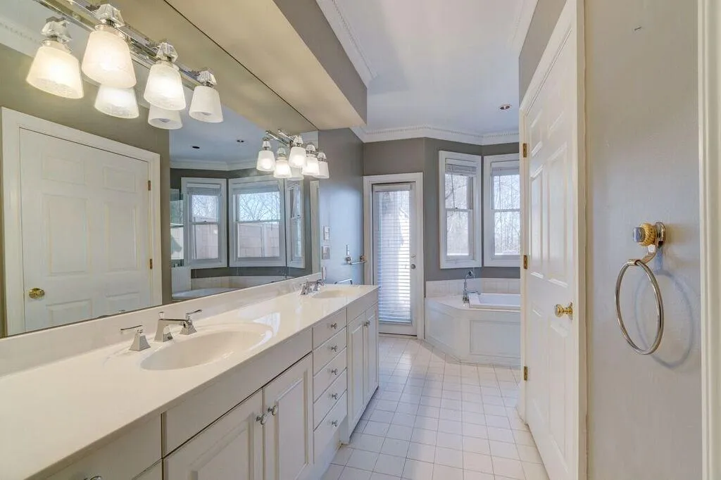 32 Ridgemere Trace, Sandy Springs, Georgia 30328, 5 Bedrooms Bedrooms, ,3 BathroomsBathrooms,Residential,Sold,32 Ridgemere Trace,5946452