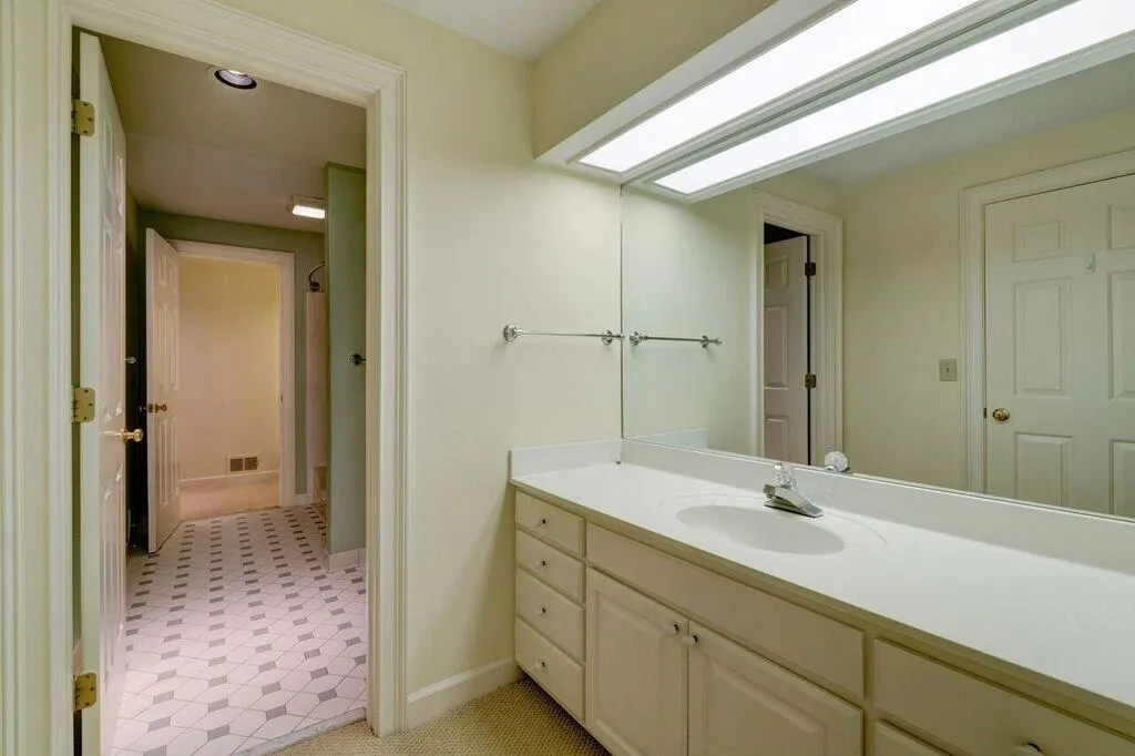 32 Ridgemere Trace, Sandy Springs, Georgia 30328, 5 Bedrooms Bedrooms, ,3 BathroomsBathrooms,Residential,Sold,32 Ridgemere Trace,5946452