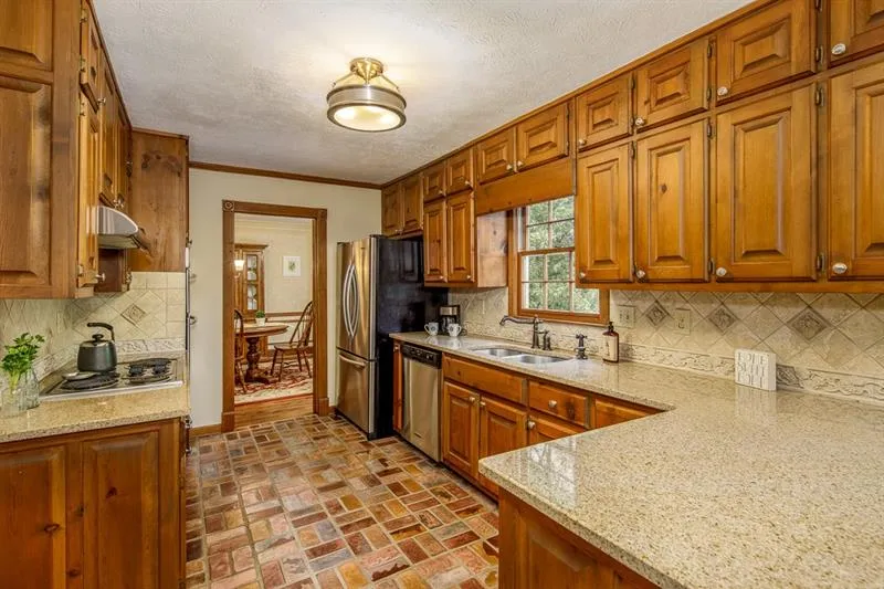 7545 Hunters Woods Drive, Sandy Springs, Georgia 30350, 5 Bedrooms Bedrooms, ,3 BathroomsBathrooms,Residential,Sold,7545 Hunters Woods Drive,6631030