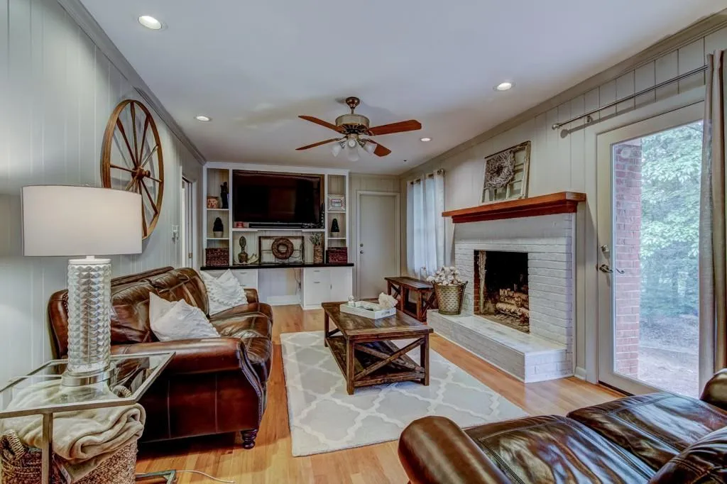 455 Glencourtney Drive, Sandy Springs, Georgia 30328, 3 Bedrooms Bedrooms, ,2 BathroomsBathrooms,Residential,Sold,455 Glencourtney Drive,5895622