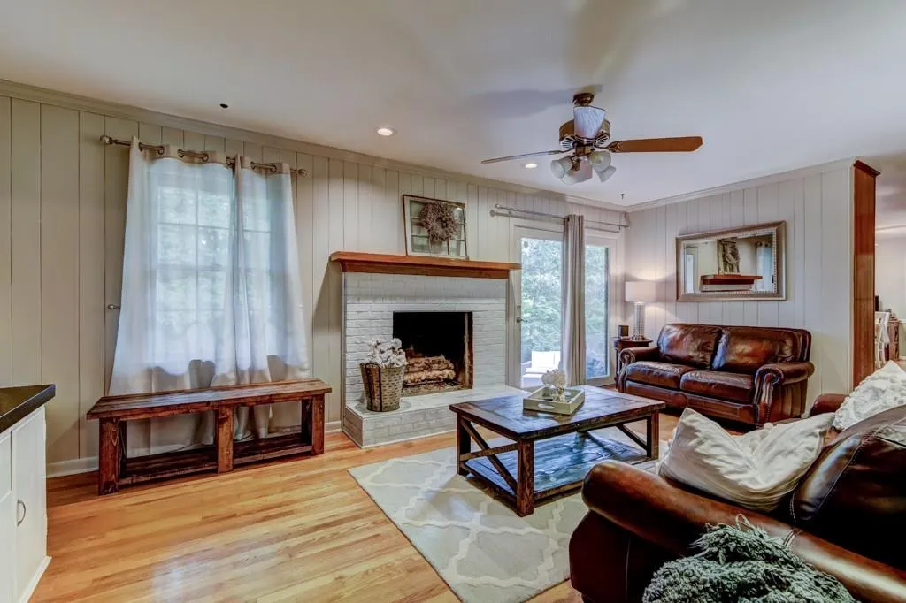 455 Glencourtney Drive, Sandy Springs, Georgia 30328, 3 Bedrooms Bedrooms, ,2 BathroomsBathrooms,Residential,Sold,455 Glencourtney Drive,5895622