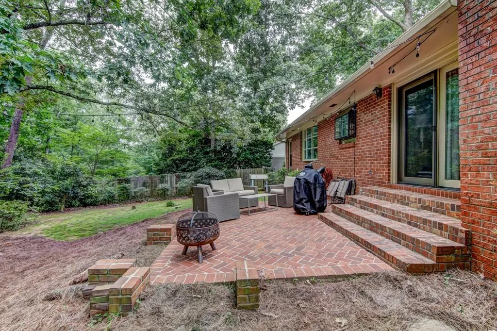 455 Glencourtney Drive, Sandy Springs, Georgia 30328, 3 Bedrooms Bedrooms, ,2 BathroomsBathrooms,Residential,Sold,455 Glencourtney Drive,5895622