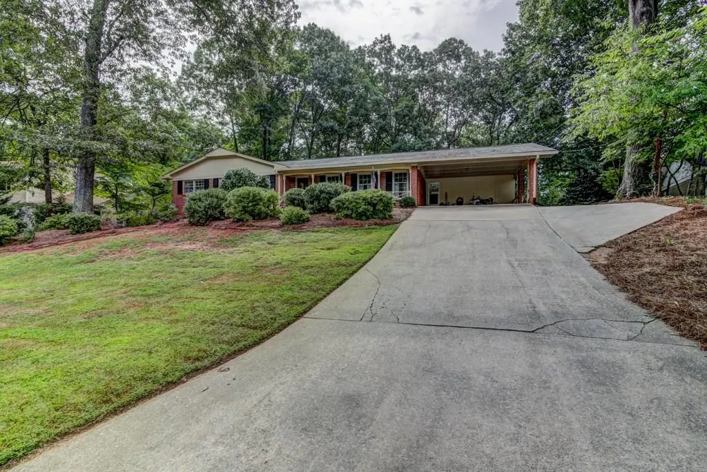 455 Glencourtney Drive, Sandy Springs, Georgia 30328, 3 Bedrooms Bedrooms, ,2 BathroomsBathrooms,Residential,Sold,455 Glencourtney Drive,5895622