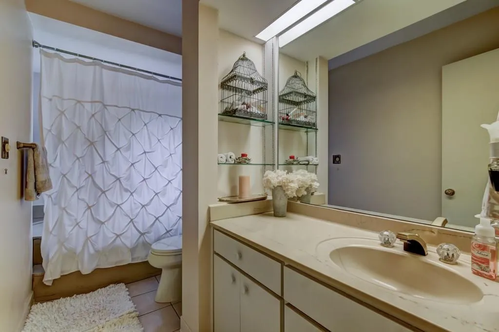 455 Glencourtney Drive, Sandy Springs, Georgia 30328, 3 Bedrooms Bedrooms, ,2 BathroomsBathrooms,Residential,Sold,455 Glencourtney Drive,5895622