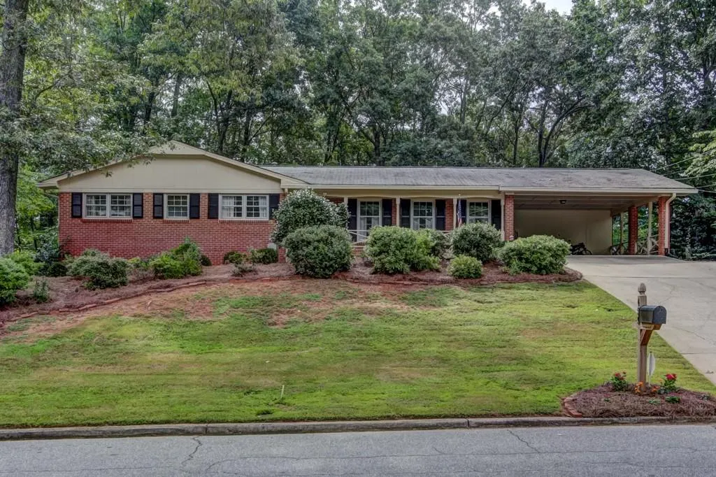 455 Glencourtney Drive, Sandy Springs, Georgia 30328, 3 Bedrooms Bedrooms, ,2 BathroomsBathrooms,Residential,Sold,455 Glencourtney Drive,5895622