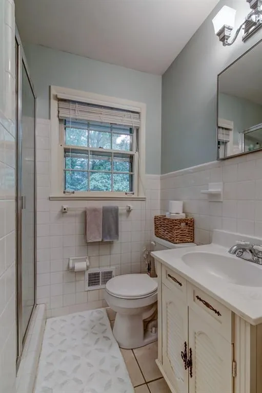 455 Glencourtney Drive, Sandy Springs, Georgia 30328, 3 Bedrooms Bedrooms, ,2 BathroomsBathrooms,Residential,Sold,455 Glencourtney Drive,5895622