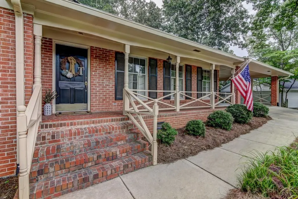 455 Glencourtney Drive, Sandy Springs, Georgia 30328, 3 Bedrooms Bedrooms, ,2 BathroomsBathrooms,Residential,Sold,455 Glencourtney Drive,5895622