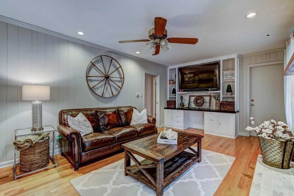 455 Glencourtney Drive, Sandy Springs, Georgia 30328, 3 Bedrooms Bedrooms, ,2 BathroomsBathrooms,Residential,Sold,455 Glencourtney Drive,5895622