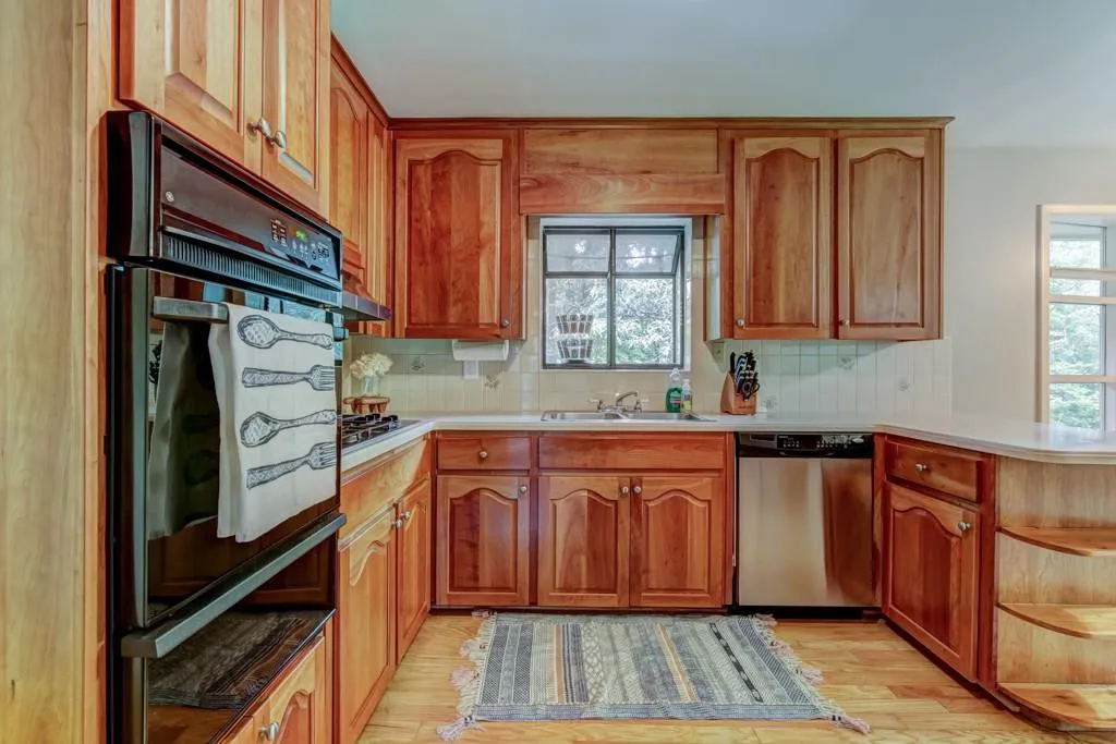 455 Glencourtney Drive, Sandy Springs, Georgia 30328, 3 Bedrooms Bedrooms, ,2 BathroomsBathrooms,Residential,Sold,455 Glencourtney Drive,5895622