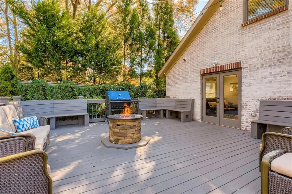 6399 N Hampton Drive, Sandy Springs, Georgia 30328, 4 Bedrooms Bedrooms, ,3 BathroomsBathrooms,Residential,Sold,6399 N Hampton Drive,7269055