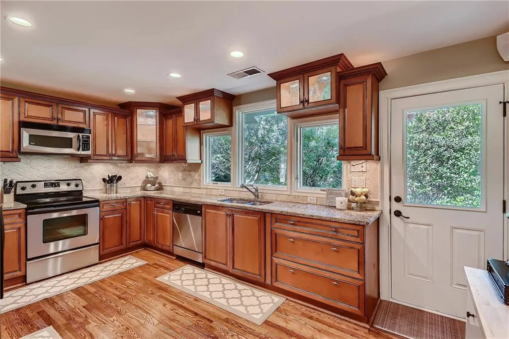6399 N Hampton Drive, Sandy Springs, Georgia 30328, 4 Bedrooms Bedrooms, ,3 BathroomsBathrooms,Residential,Sold,6399 N Hampton Drive,7269055