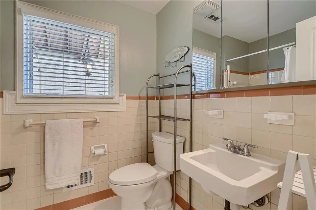 6399 N Hampton Drive, Sandy Springs, Georgia 30328, 4 Bedrooms Bedrooms, ,3 BathroomsBathrooms,Residential,Sold,6399 N Hampton Drive,7269055