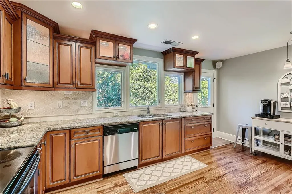 6399 N Hampton Drive, Sandy Springs, Georgia 30328, 4 Bedrooms Bedrooms, ,3 BathroomsBathrooms,Residential,Sold,6399 N Hampton Drive,7269055