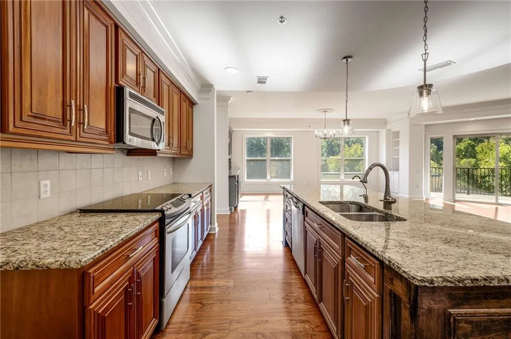 200 River Vista Drive Unit 617, Atlanta, Georgia 30339, 3 Bedrooms Bedrooms, ,2 BathroomsBathrooms,Residential,Sold,200 River Vista Drive Unit 617,7466777