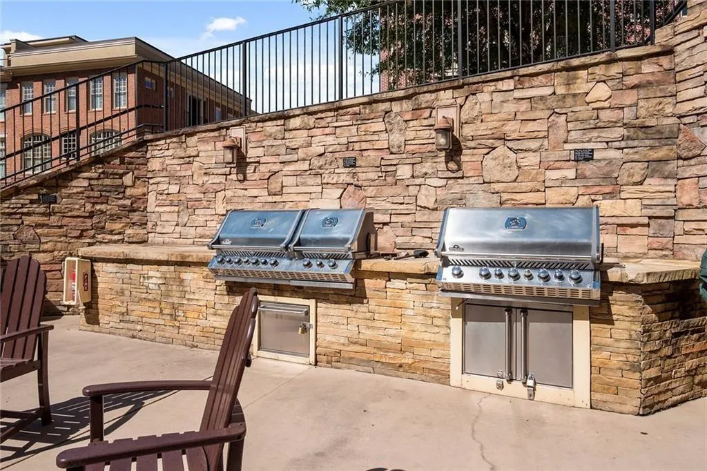 Multiple grill stations available to all residents.  Grab your hotdogs and hamburgers and grill them up, pool side!