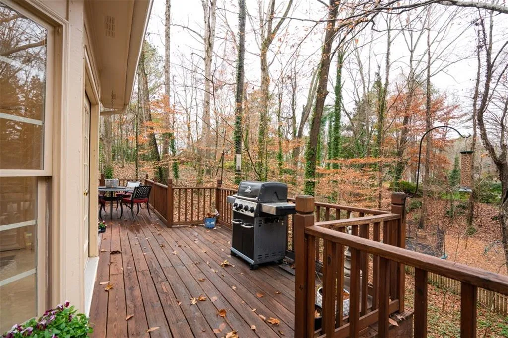 8660 The 5th Green, Sandy Springs, Georgia 30350, 4 Bedrooms Bedrooms, ,3 BathroomsBathrooms,Residential,Sold,8660 The 5th Green,6977446