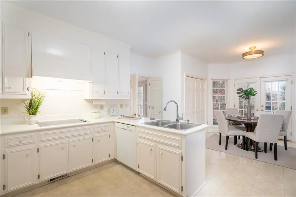 8660 The 5th Green, Sandy Springs, Georgia 30350, 4 Bedrooms Bedrooms, ,3 BathroomsBathrooms,Residential,Sold,8660 The 5th Green,6977446