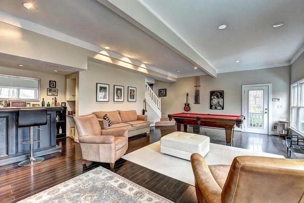 9445 Huntcliff Trace, Sandy Springs, Georgia 30350, 4 Bedrooms Bedrooms, ,4 BathroomsBathrooms,Residential,Sold,9445 Huntcliff Trace,6509288