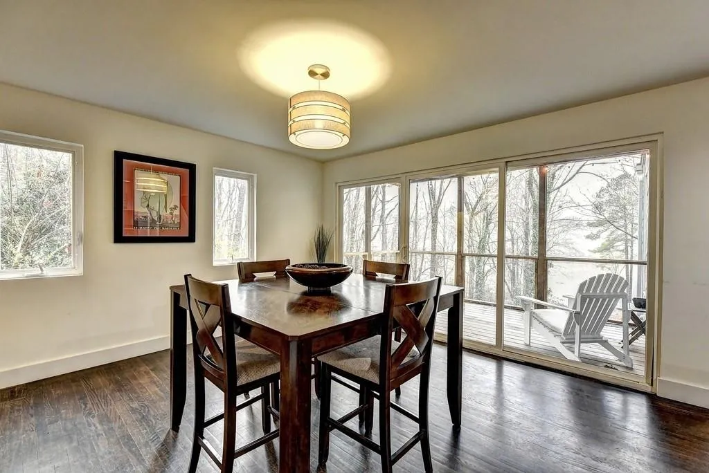 9445 Huntcliff Trace, Sandy Springs, Georgia 30350, 4 Bedrooms Bedrooms, ,4 BathroomsBathrooms,Residential,Sold,9445 Huntcliff Trace,6509288