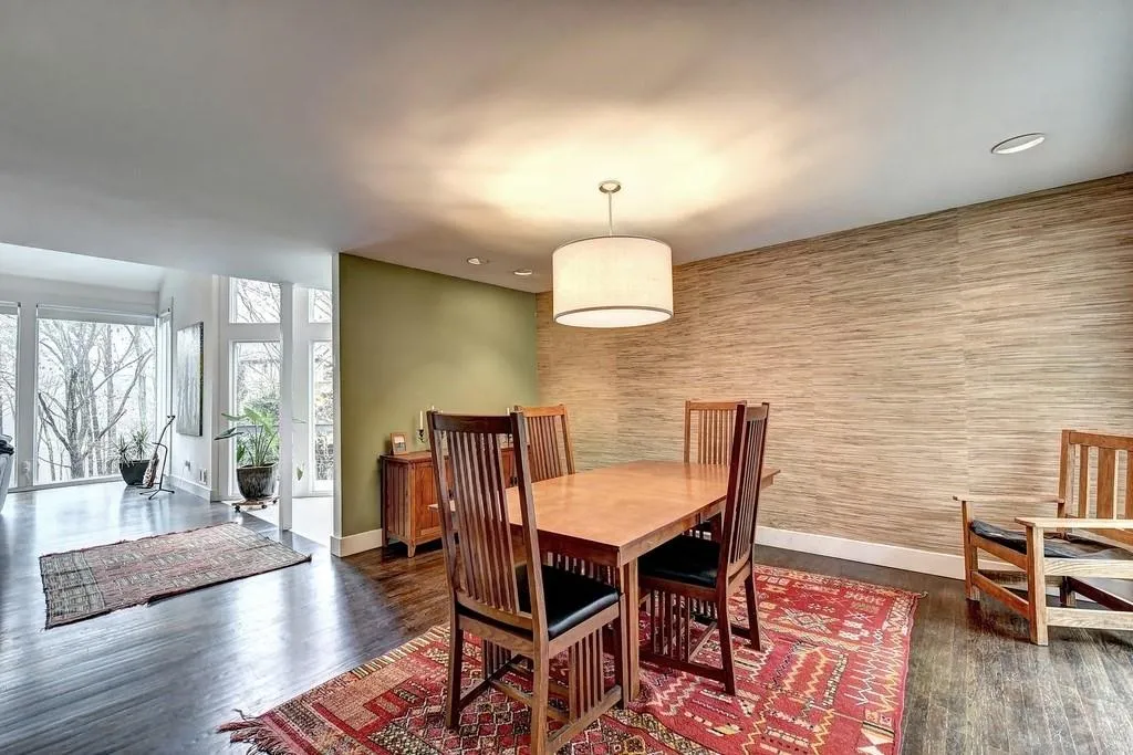 9445 Huntcliff Trace, Sandy Springs, Georgia 30350, 4 Bedrooms Bedrooms, ,4 BathroomsBathrooms,Residential,Sold,9445 Huntcliff Trace,6509288