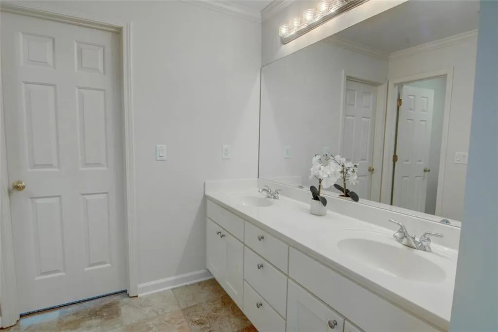 305 Hunting View Court, Sandy Springs, Georgia 30328, 4 Bedrooms Bedrooms, ,4 BathroomsBathrooms,Residential,Sold,305 Hunting View Court,7195680