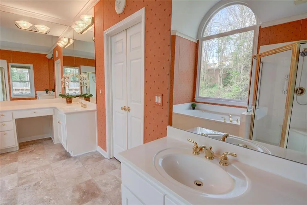 305 Hunting View Court, Sandy Springs, Georgia 30328, 4 Bedrooms Bedrooms, ,4 BathroomsBathrooms,Residential,Sold,305 Hunting View Court,7195680