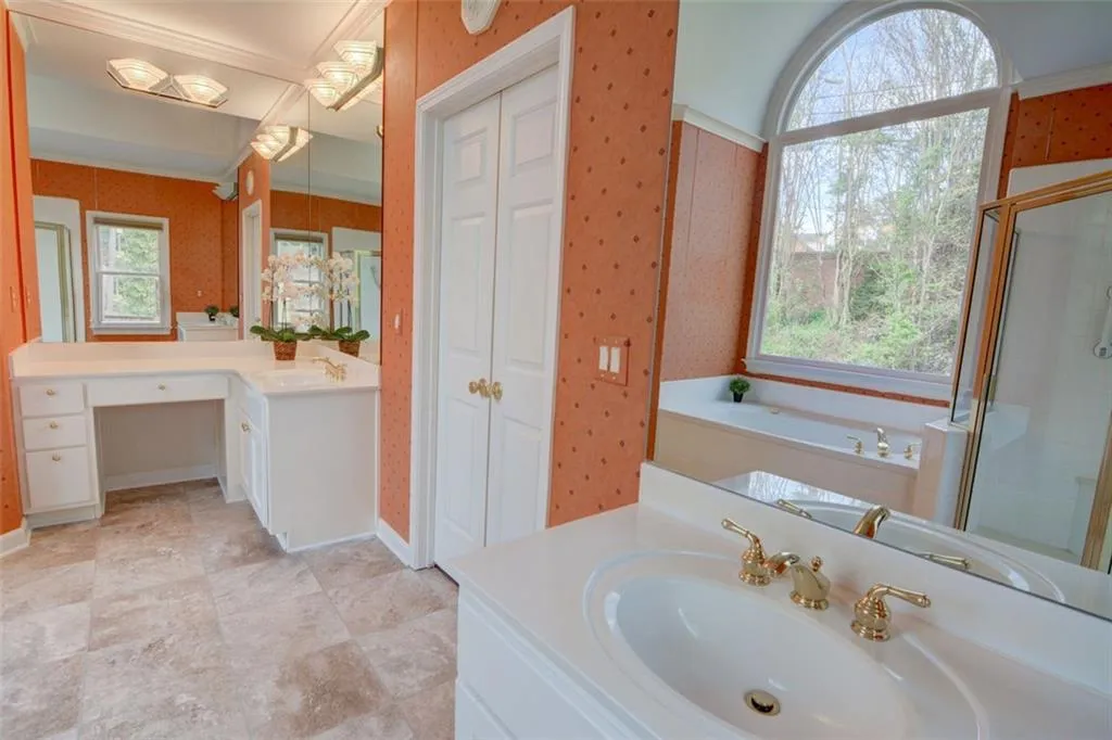 305 Hunting View Court, Sandy Springs, Georgia 30328, 4 Bedrooms Bedrooms, ,4 BathroomsBathrooms,Residential,Sold,305 Hunting View Court,7195680