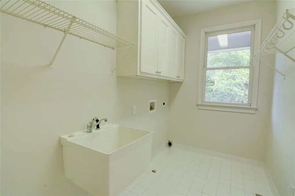 305 Hunting View Court, Sandy Springs, Georgia 30328, 4 Bedrooms Bedrooms, ,4 BathroomsBathrooms,Residential,Sold,305 Hunting View Court,7195680