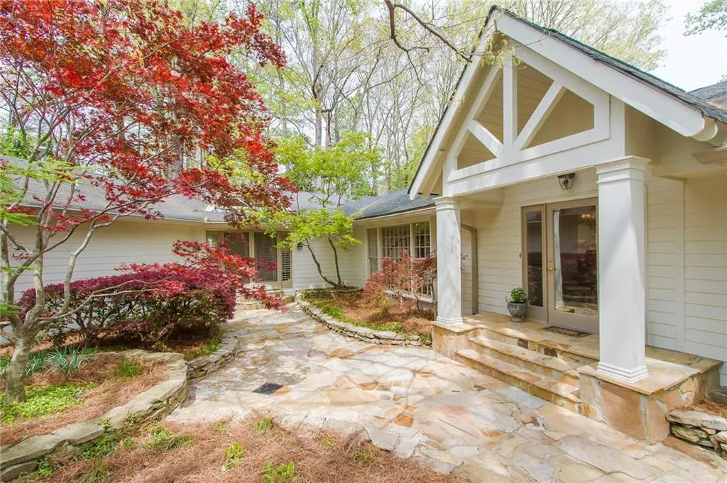 5251 Powers Ferry Road Nw, Atlanta, Georgia 30327, 4 Bedrooms Bedrooms, ,3 BathroomsBathrooms,Residential,Sold,5251 Powers Ferry Road Nw,5800704