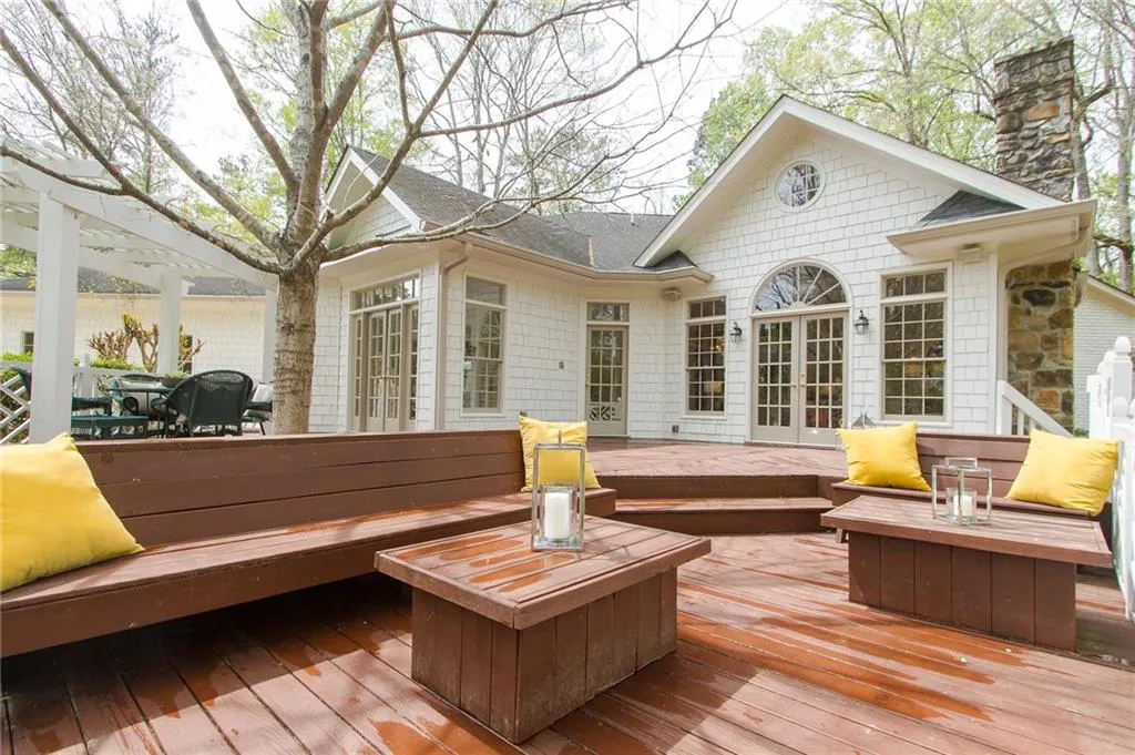 5251 Powers Ferry Road Nw, Atlanta, Georgia 30327, 4 Bedrooms Bedrooms, ,3 BathroomsBathrooms,Residential,Sold,5251 Powers Ferry Road Nw,5800704