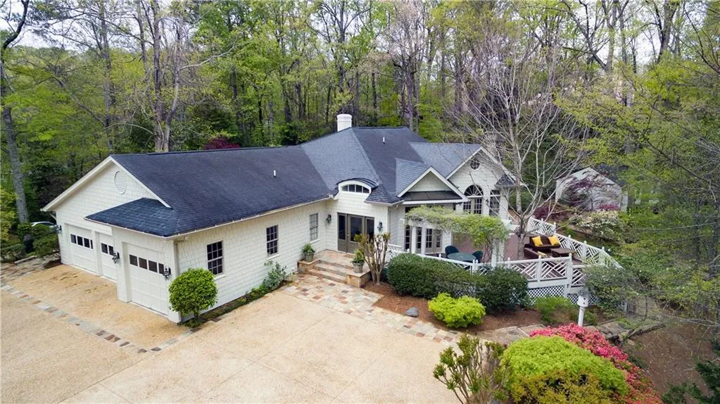 5251 Powers Ferry Road Nw, Atlanta, Georgia 30327, 4 Bedrooms Bedrooms, ,3 BathroomsBathrooms,Residential,Sold,5251 Powers Ferry Road Nw,5800704