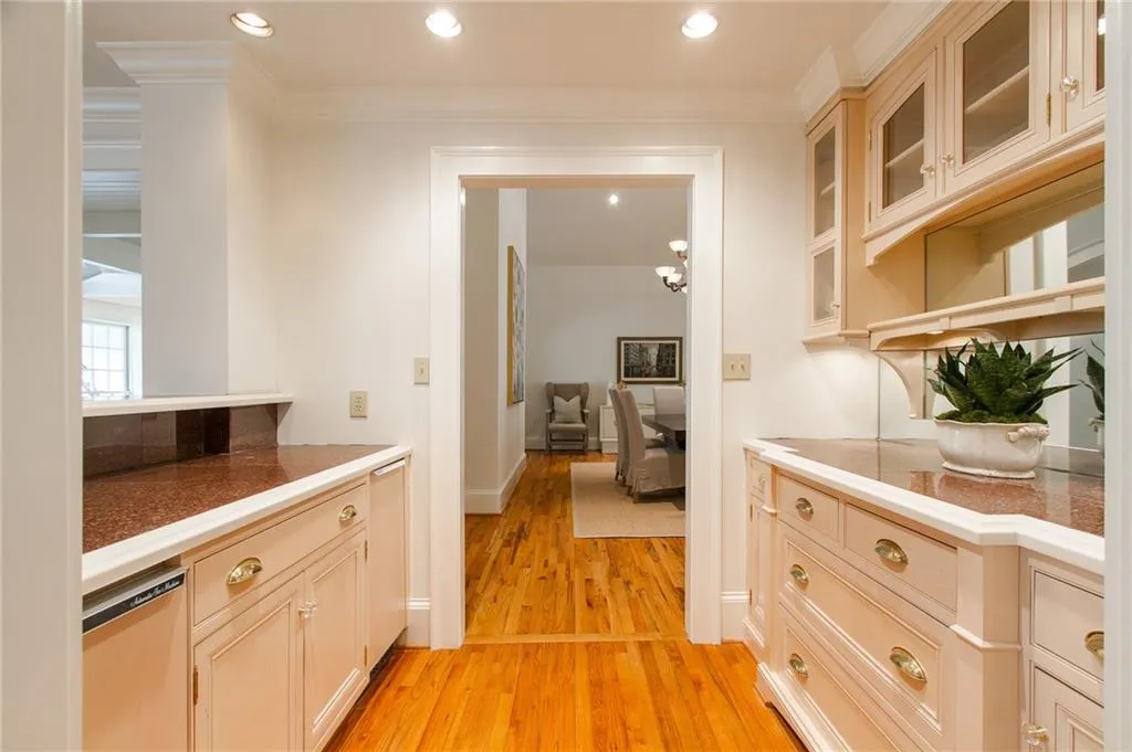 5251 Powers Ferry Road Nw, Atlanta, Georgia 30327, 4 Bedrooms Bedrooms, ,3 BathroomsBathrooms,Residential,Sold,5251 Powers Ferry Road Nw,5800704
