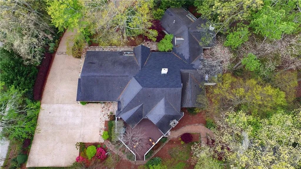 5251 Powers Ferry Road Nw, Atlanta, Georgia 30327, 4 Bedrooms Bedrooms, ,3 BathroomsBathrooms,Residential,Sold,5251 Powers Ferry Road Nw,5800704