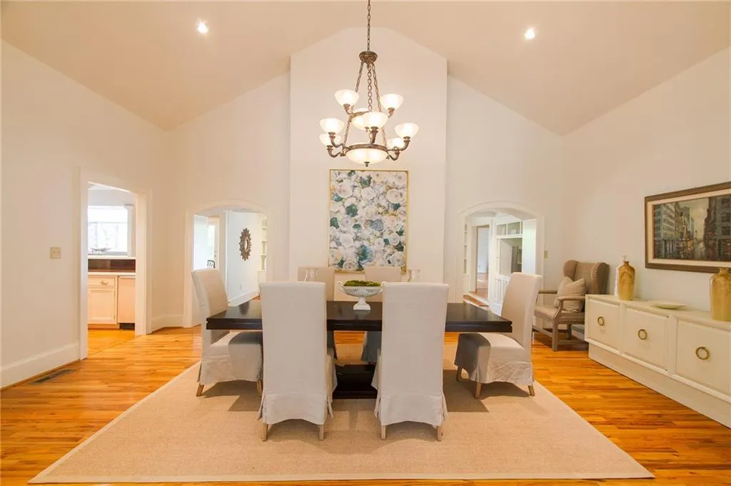 5251 Powers Ferry Road Nw, Atlanta, Georgia 30327, 4 Bedrooms Bedrooms, ,3 BathroomsBathrooms,Residential,Sold,5251 Powers Ferry Road Nw,5800704