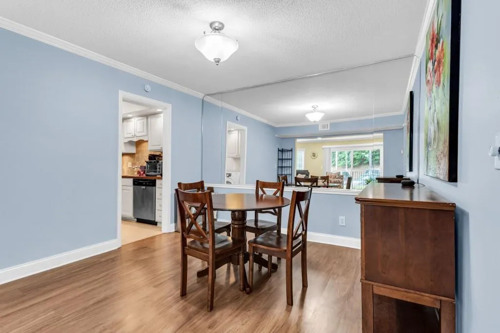 6851 Roswell Road Unit H-30, Sandy Springs, Georgia 30328, 2 Bedrooms Bedrooms, ,2 BathroomsBathrooms,Residential,Sold,6851 Roswell Road Unit H-30,7126744